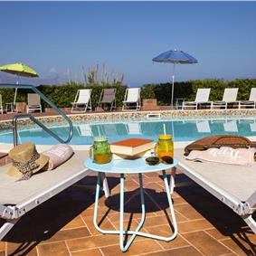 2 bedroom seaside apartments with shared pool, sleeps 4-5
